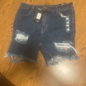 Brand new fashion nova shorts never worn. Size 15
